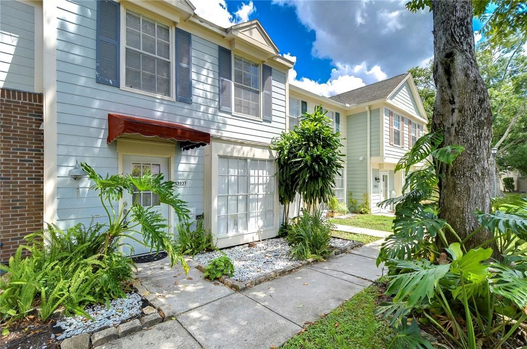 For Rent: $2,000 (2 beds, 2 baths, 1223 Square Feet)