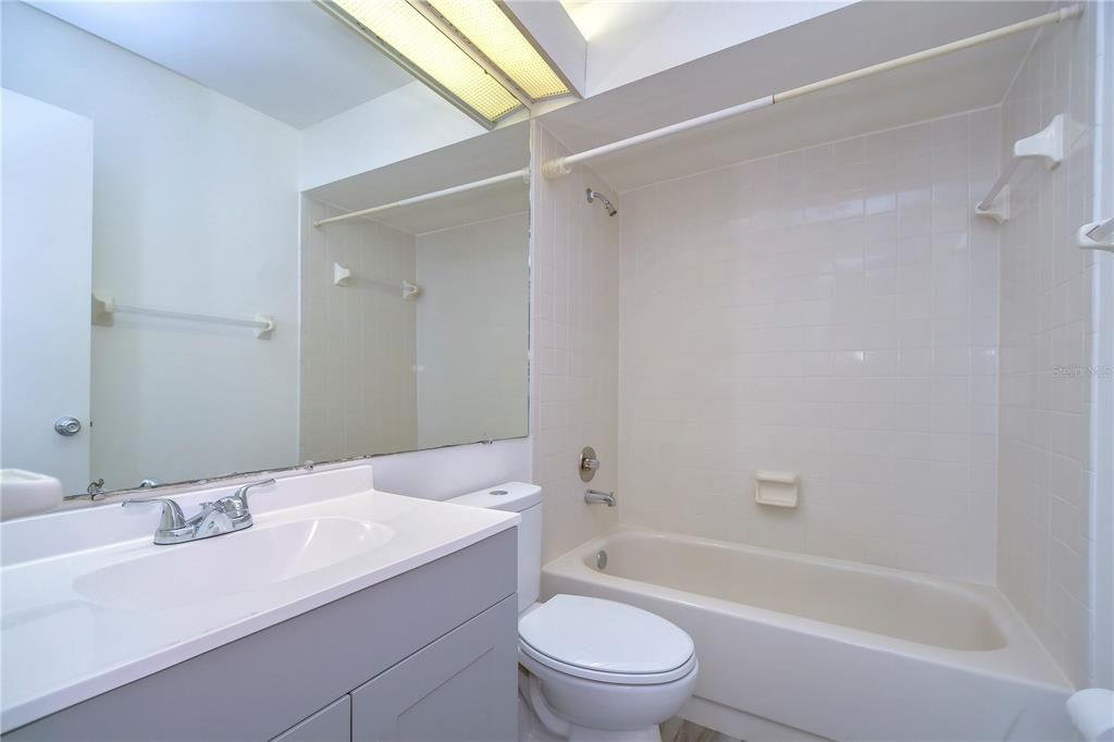 For Rent: $2,000 (2 beds, 2 baths, 1223 Square Feet)