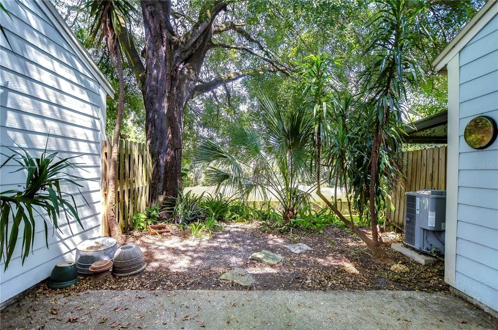 For Rent: $2,000 (2 beds, 2 baths, 1223 Square Feet)