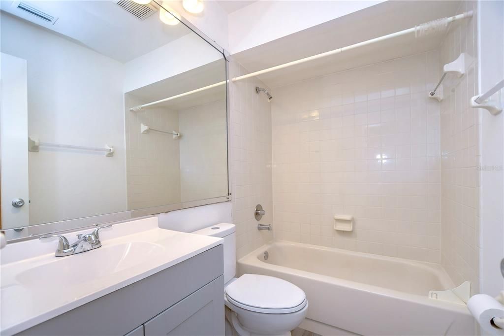 For Rent: $2,000 (2 beds, 2 baths, 1223 Square Feet)