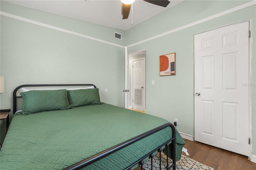 В аренду: $1,999 (4 спален, 2 ванн, 1714 Квадратных фут)