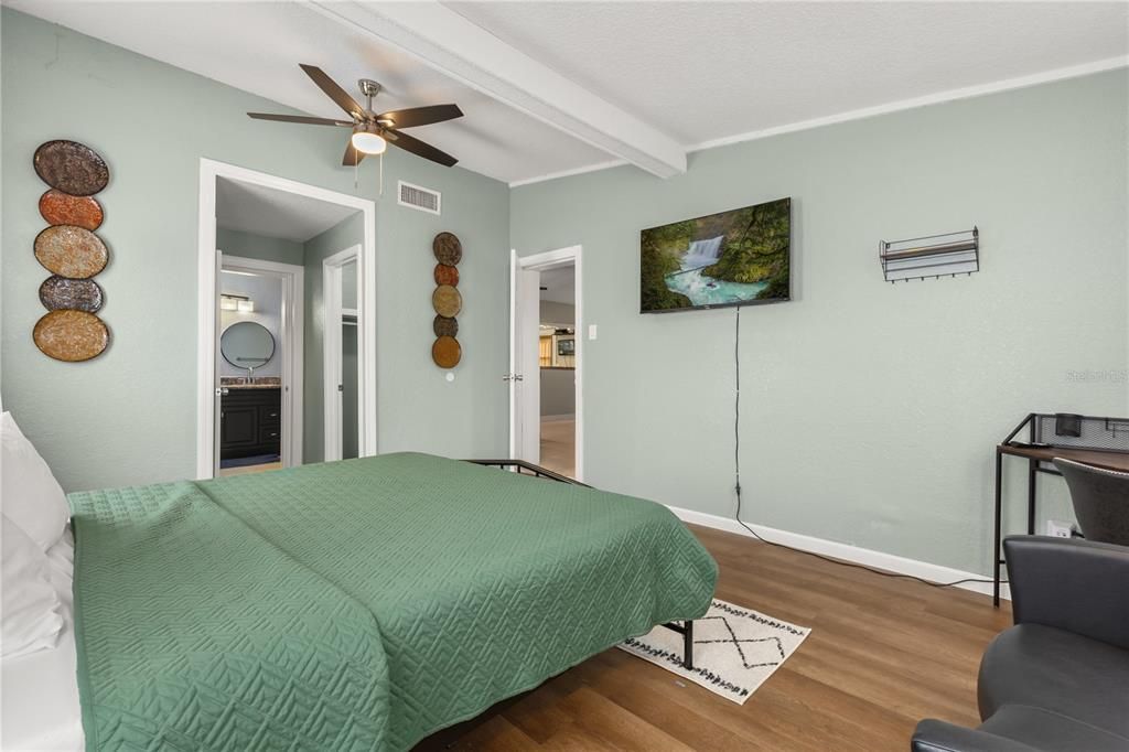 В аренду: $1,999 (4 спален, 2 ванн, 1714 Квадратных фут)