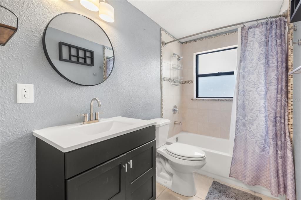 В аренду: $1,999 (4 спален, 2 ванн, 1714 Квадратных фут)
