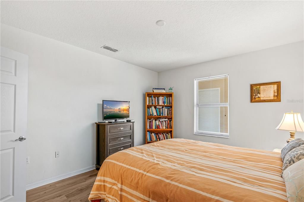 For Sale: $234,900 (2 beds, 2 baths, 1238 Square Feet)