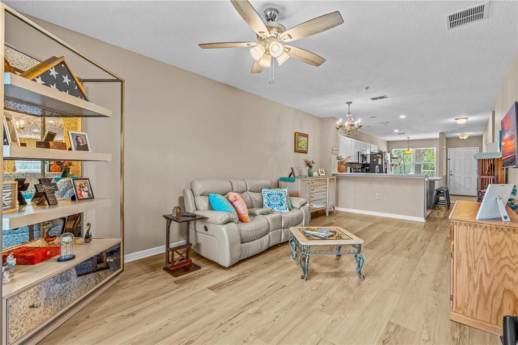 For Sale: $234,900 (2 beds, 2 baths, 1238 Square Feet)