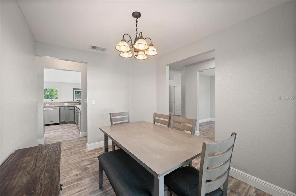 En Venta: $359,000 (3 camas, 2 baños, 2035 Pies cuadrados)