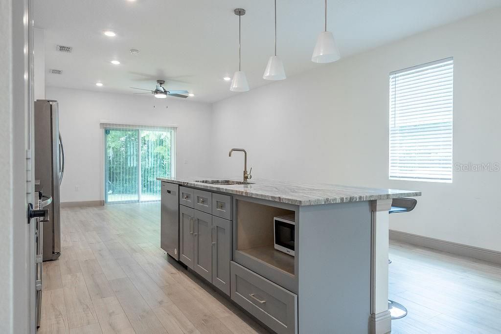 For Rent: $1,950 (3 beds, 2 baths, 1501 Square Feet)
