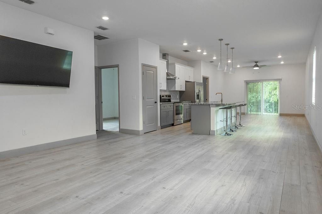 For Rent: $1,950 (3 beds, 2 baths, 1501 Square Feet)