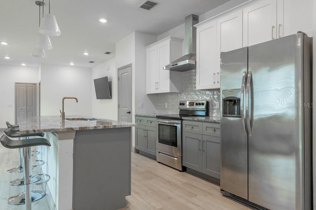 For Rent: $1,950 (3 beds, 2 baths, 1501 Square Feet)