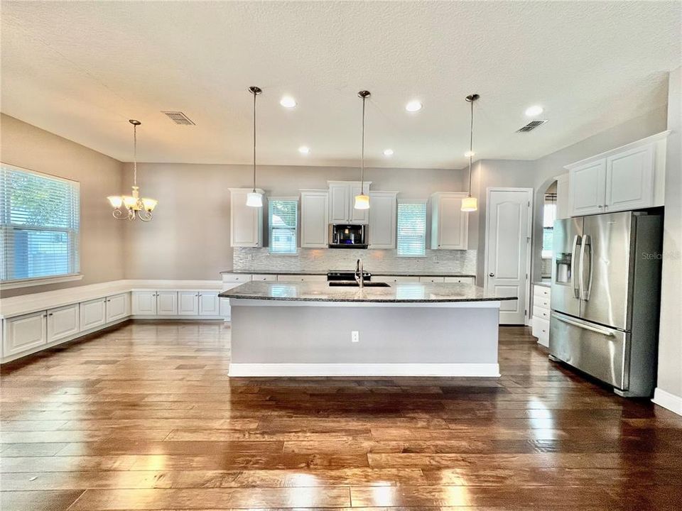 For Rent: $3,850 (4 beds, 2 baths, 2505 Square Feet)