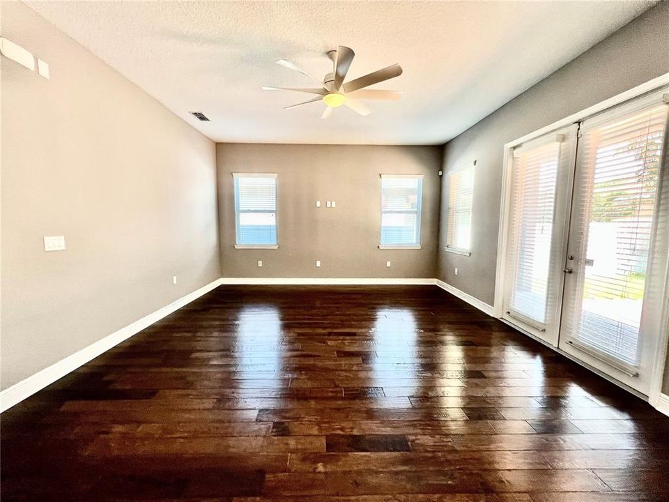 For Rent: $3,850 (4 beds, 2 baths, 2505 Square Feet)
