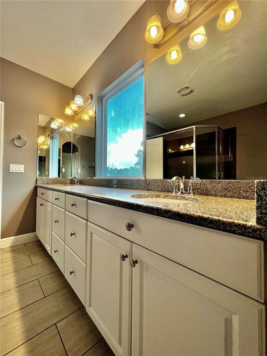 For Rent: $3,850 (4 beds, 2 baths, 2505 Square Feet)