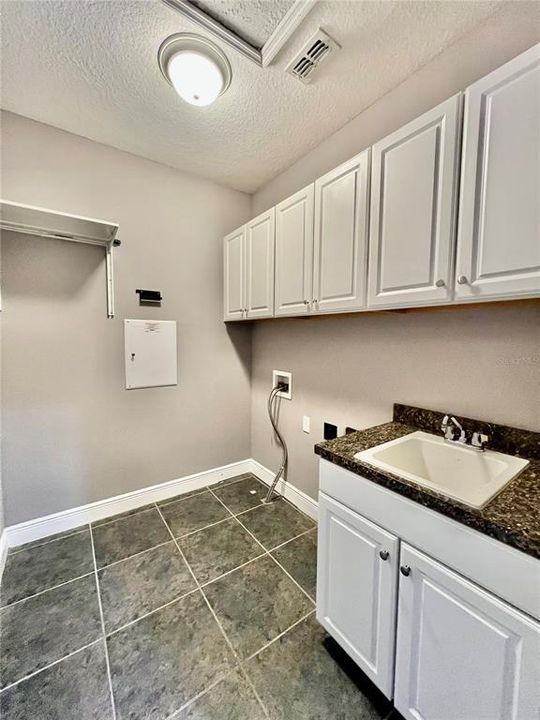 For Rent: $3,850 (4 beds, 2 baths, 2505 Square Feet)