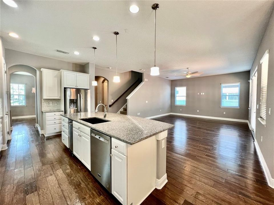 For Rent: $3,850 (4 beds, 2 baths, 2505 Square Feet)