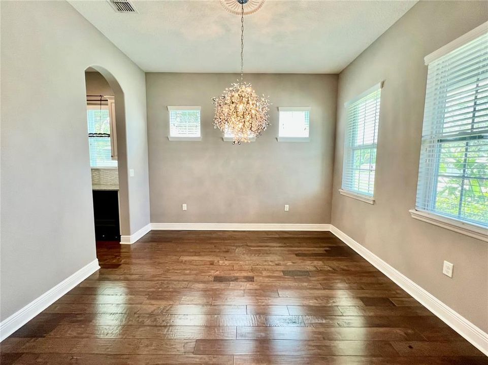 For Rent: $3,850 (4 beds, 2 baths, 2505 Square Feet)