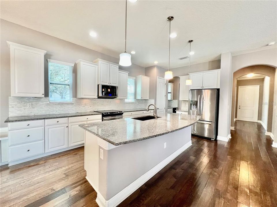 For Rent: $3,850 (4 beds, 2 baths, 2505 Square Feet)
