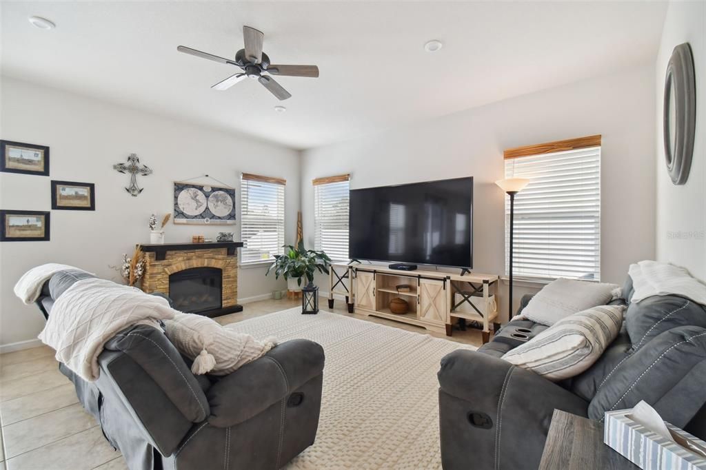 For Sale: $549,990 (3 beds, 2 baths, 2409 Square Feet)