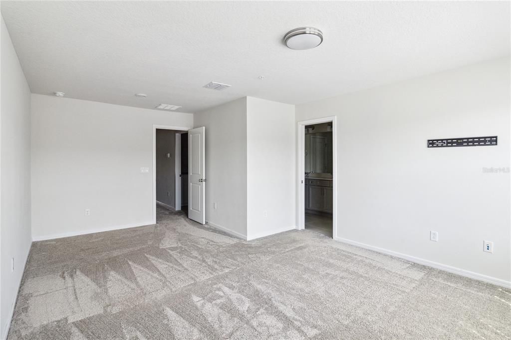 For Rent: $2,900 (4 beds, 3 baths, 1809 Square Feet)