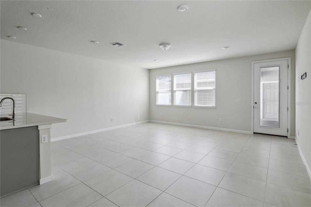 For Rent: $2,900 (4 beds, 3 baths, 1809 Square Feet)
