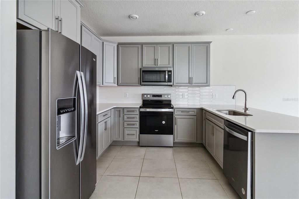 For Rent: $2,900 (4 beds, 3 baths, 1809 Square Feet)
