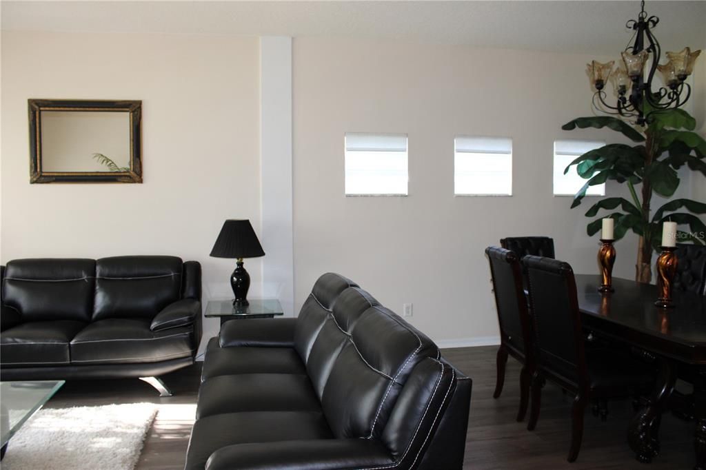 En Venta: $430,000 (4 camas, 3 baños, 3038 Pies cuadrados)