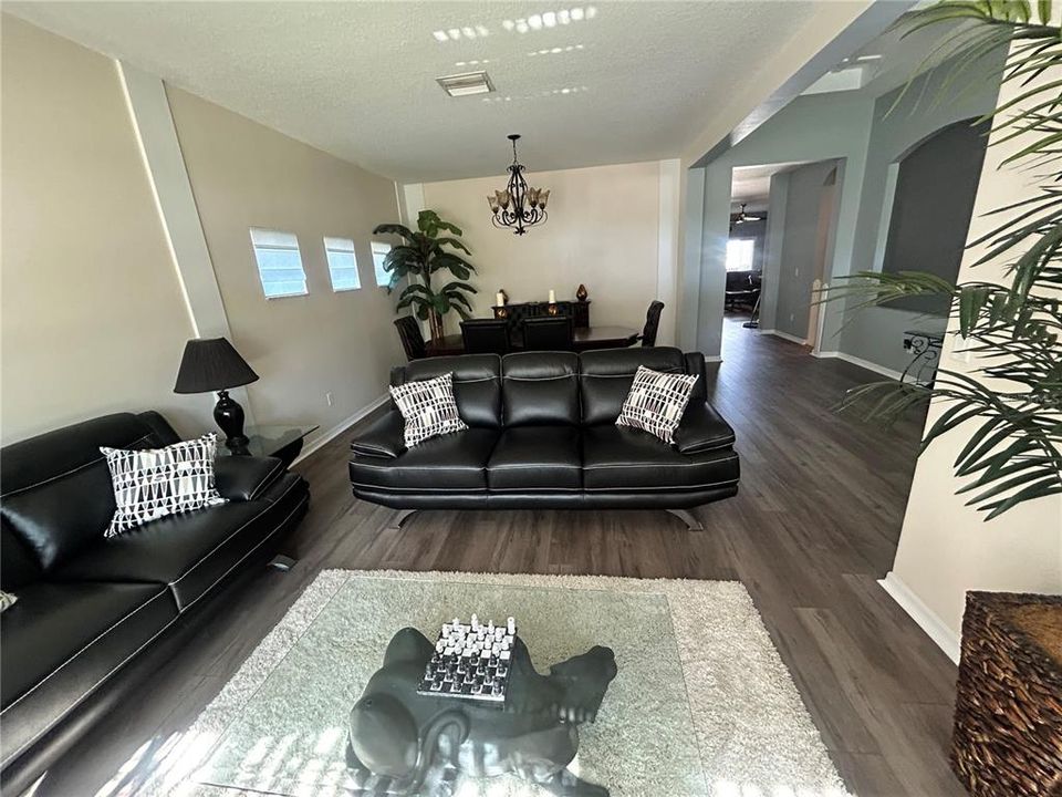 En Venta: $430,000 (4 camas, 3 baños, 3038 Pies cuadrados)