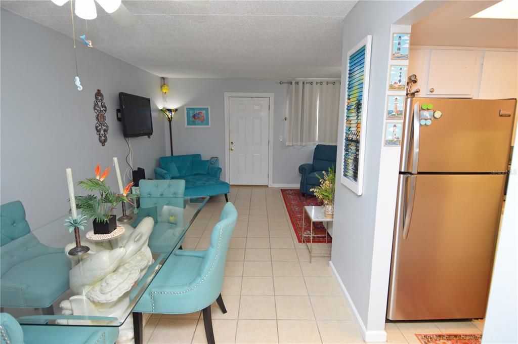 For Rent: $1,850 (1 beds, 1 baths, 747 Square Feet)