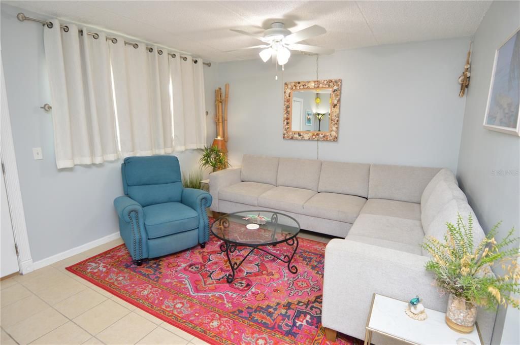 For Rent: $1,850 (1 beds, 1 baths, 747 Square Feet)
