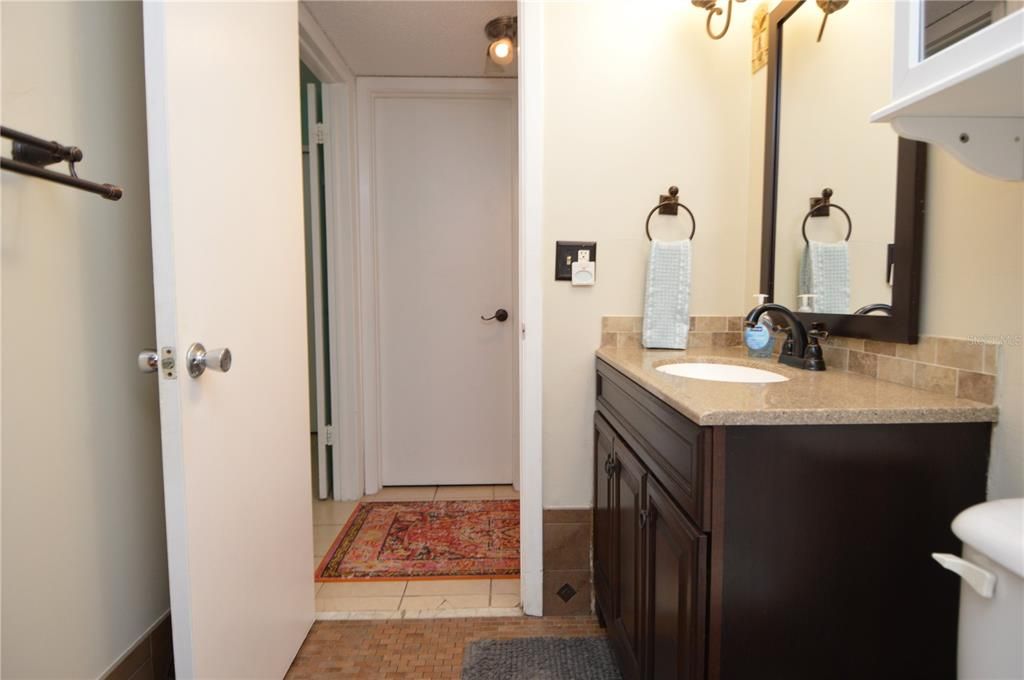 For Rent: $1,850 (1 beds, 1 baths, 747 Square Feet)