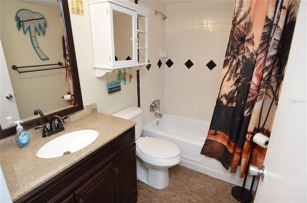 For Rent: $1,850 (1 beds, 1 baths, 747 Square Feet)