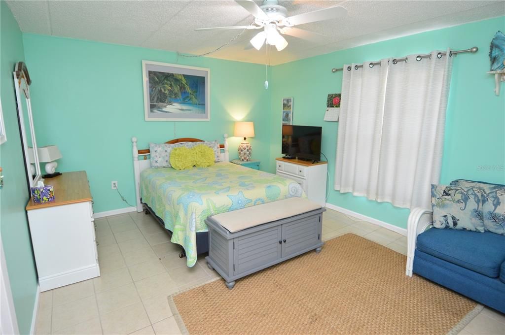 For Rent: $1,850 (1 beds, 1 baths, 747 Square Feet)