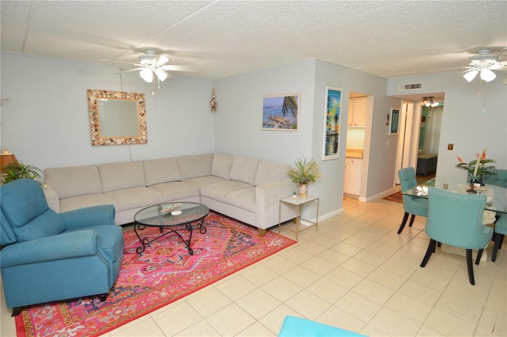 For Rent: $1,850 (1 beds, 1 baths, 747 Square Feet)