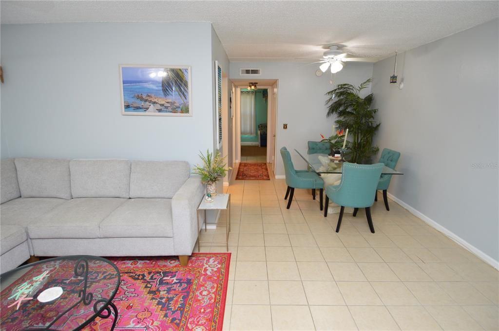 For Rent: $1,850 (1 beds, 1 baths, 747 Square Feet)