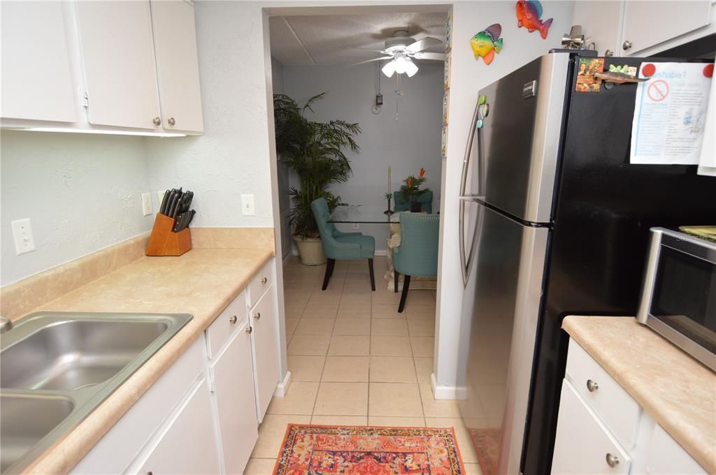 For Rent: $1,850 (1 beds, 1 baths, 747 Square Feet)