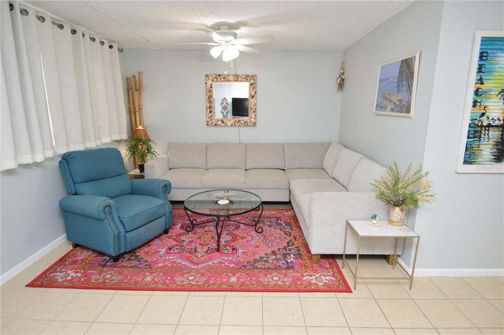 For Rent: $1,850 (1 beds, 1 baths, 747 Square Feet)