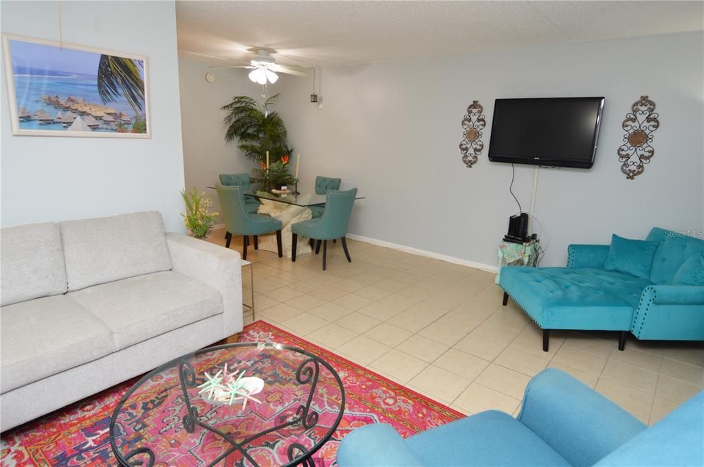 For Rent: $1,850 (1 beds, 1 baths, 747 Square Feet)