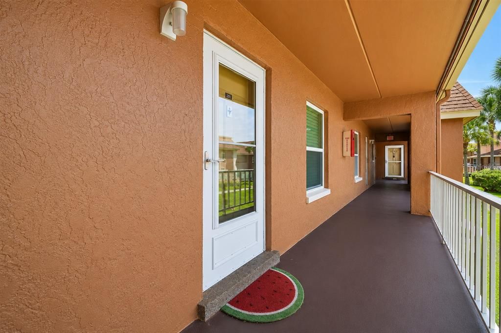 For Rent: $1,850 (1 beds, 1 baths, 747 Square Feet)