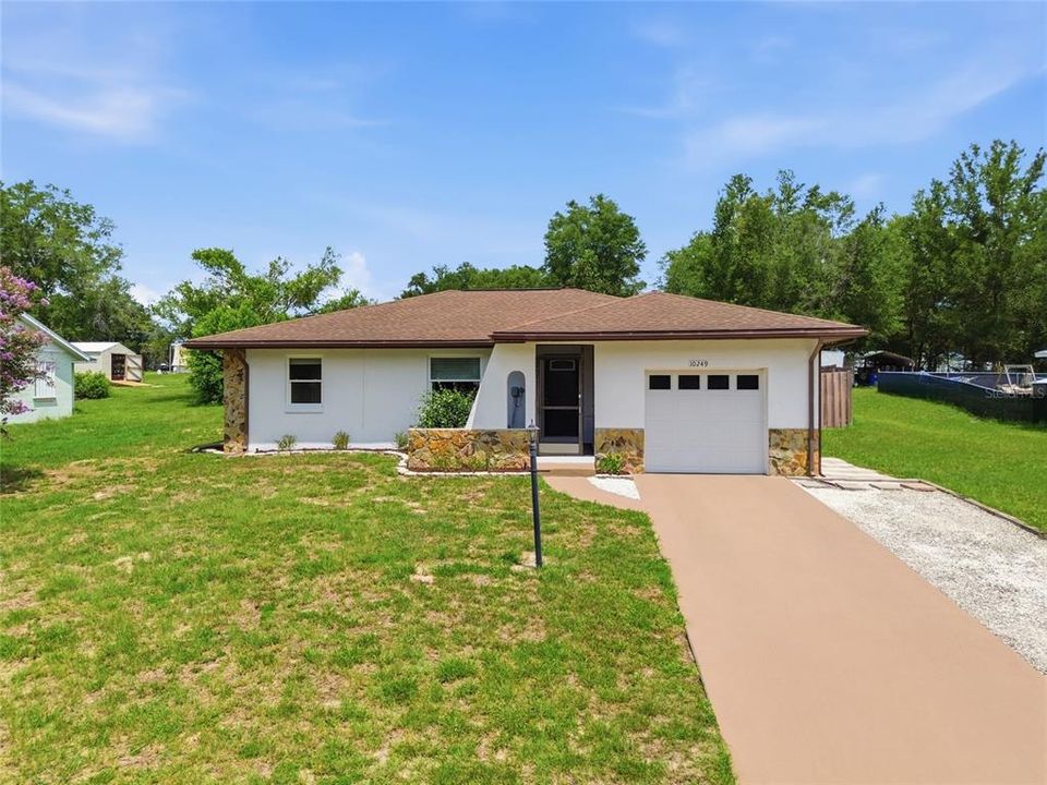 For Sale: $235,000 (2 beds, 2 baths, 1226 Square Feet)