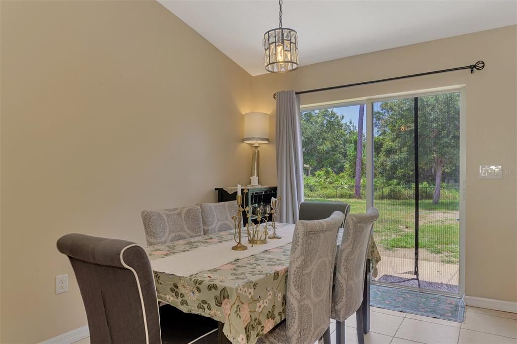 En Venta: $268,800 (3 camas, 2 baños, 1170 Pies cuadrados)