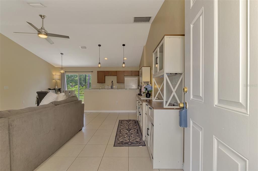 En Venta: $268,800 (3 camas, 2 baños, 1170 Pies cuadrados)