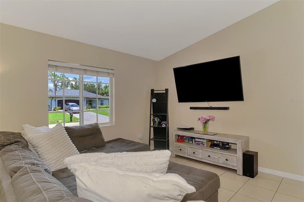 En Venta: $268,800 (3 camas, 2 baños, 1170 Pies cuadrados)