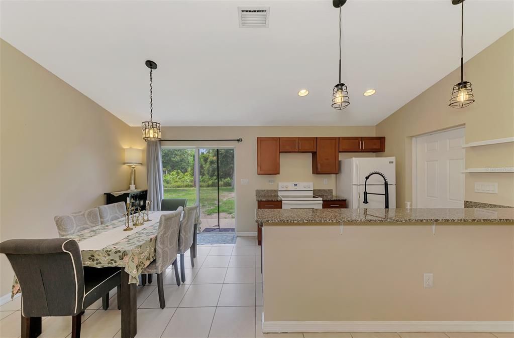 En Venta: $268,800 (3 camas, 2 baños, 1170 Pies cuadrados)