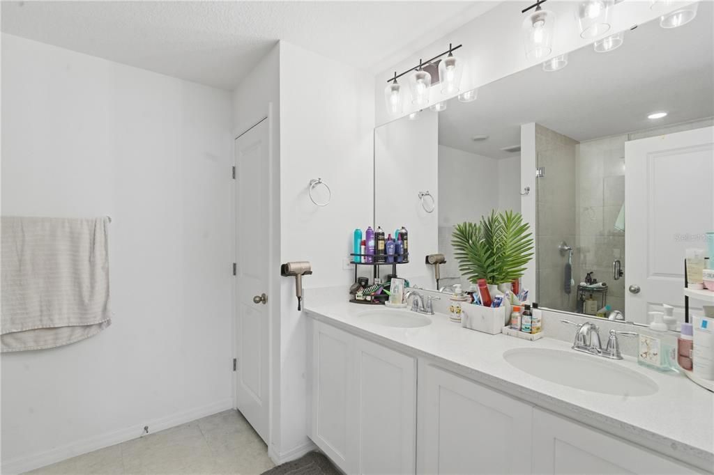 En Venta: $335,000 (3 camas, 2 baños, 1653 Pies cuadrados)