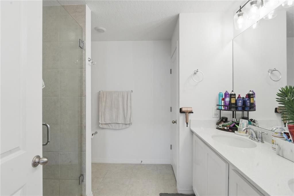 En Venta: $335,000 (3 camas, 2 baños, 1653 Pies cuadrados)