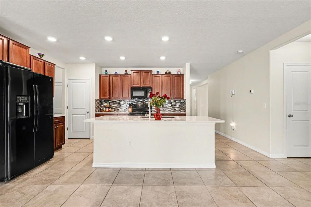 For Sale: $425,000 (6 beds, 3 baths, 3362 Square Feet)
