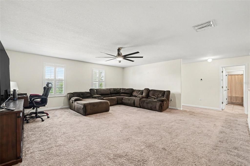 For Sale: $425,000 (6 beds, 3 baths, 3362 Square Feet)