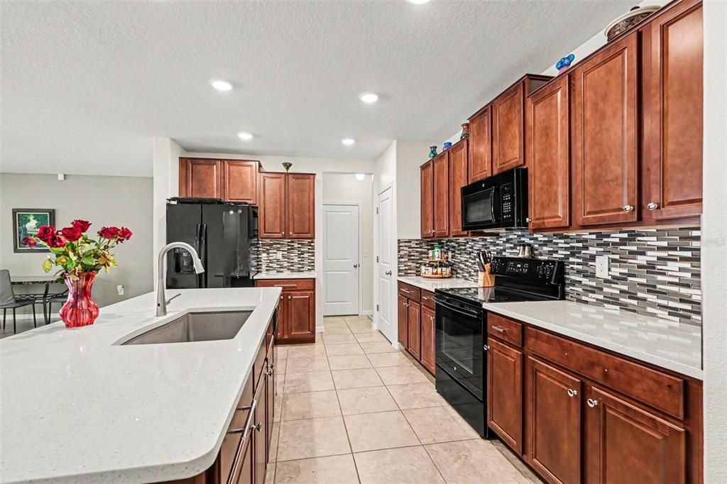 For Sale: $425,000 (6 beds, 3 baths, 3362 Square Feet)