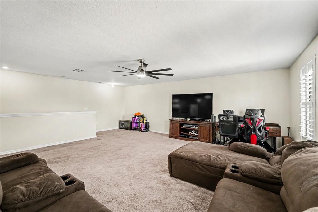 For Sale: $425,000 (6 beds, 3 baths, 3362 Square Feet)