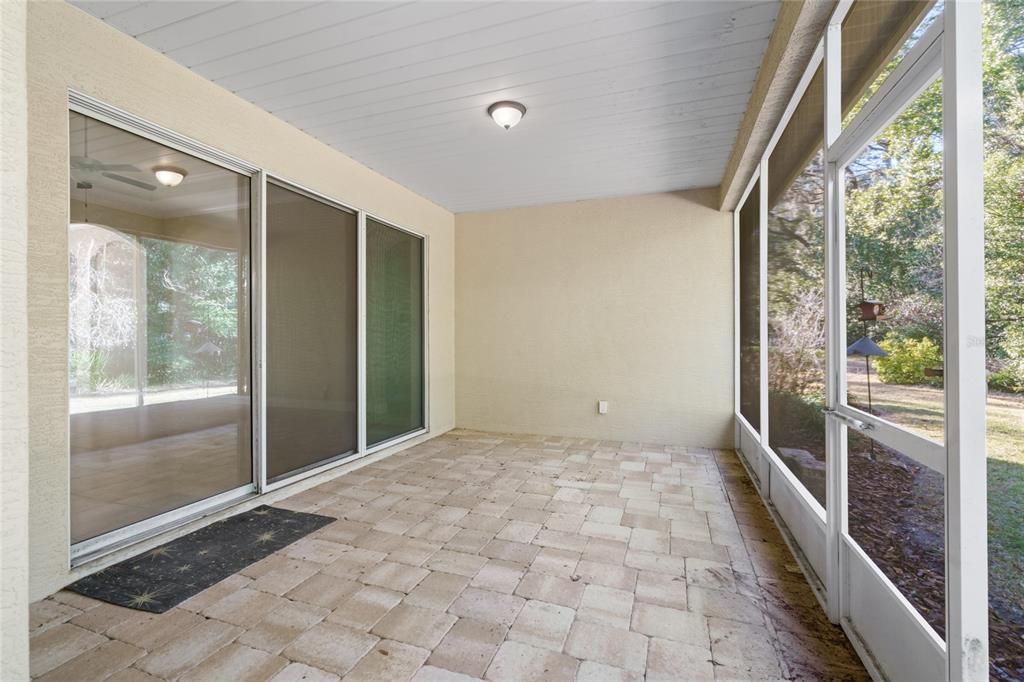 For Sale: $549,900 (4 beds, 2 baths, 2374 Square Feet)