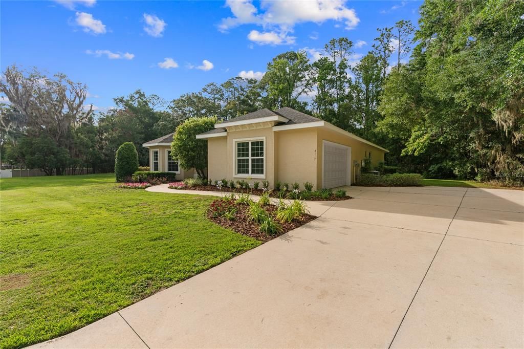 For Sale: $549,900 (4 beds, 2 baths, 2374 Square Feet)